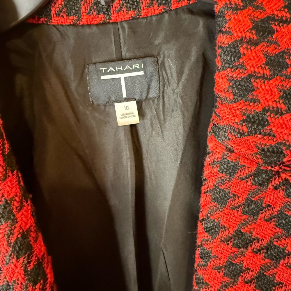 Tahari Red and Black Blazer Modern Tailored Silhouette - Picture 3 of 7